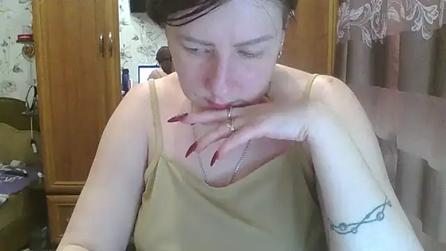 Snapshot of SophieNightAh chatting on February 5, 2025, 8:04 pm SophieNightAh online show from February 5, 2025, 8:04 pm