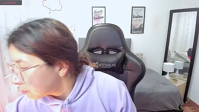 Amy joones online show from September 18, 2025, 11:45 am