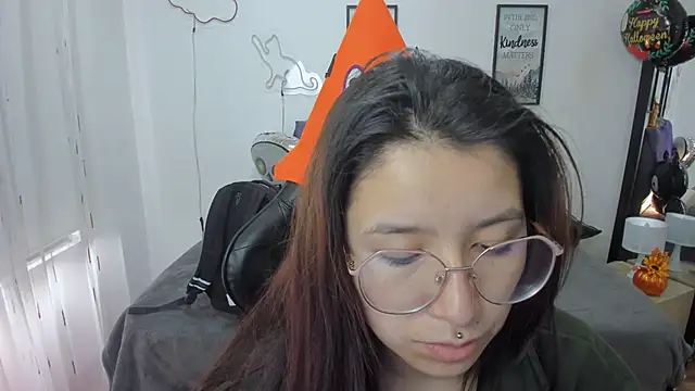 Amy joones online show from October 27, 2025, 12:42 pm