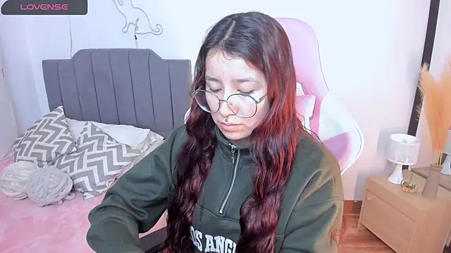 Amy joones online show from April 15, 2026, 11:28 am