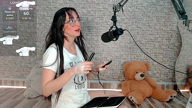 Snapshot of emma_unu chatting on May 1, 2026, 3:00 am emma unu online show from May 1, 2026, 3:00 am