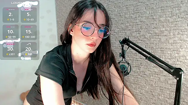 Snapshot of emma_unu chatting on July 10, 2026, 2:49 am emma unu online show from July 10, 2026, 2:49 am
