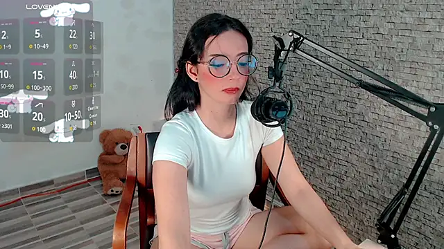 Snapshot of emma_unu chatting on July 24, 2026, 2:53 am emma unu online show from July 24, 2026, 2:53 am