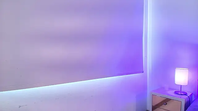 Julianaa Castro  online show from January 5, 2026, 5:27 pm