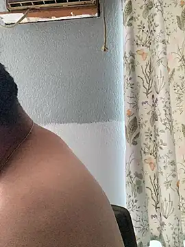 Miguel16i online show from February 5, 2025, 6:37 pm