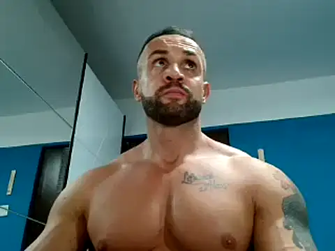 Snapshot of Magnificmuscles89 chatting on December 16, 2024, 9:52 pm Magnificmuscles89 online show from December 16, 2024, 9:52 pm