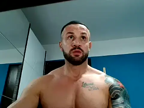 Snapshot of Magnificmuscles89 chatting on February 3, 2025, 10:21 pm Magnificmuscles89 online show from February 3, 2025, 10:21 pm
