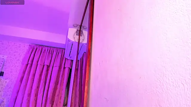 kitty roouse online show from January 6, 2025, 1:42 am