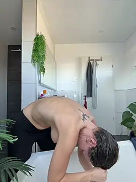 AnnikaRose online show from March 4, 2025, 10:13 am