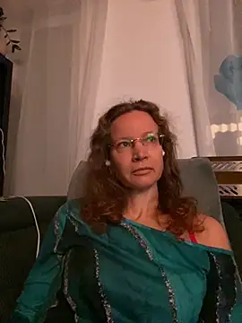 AnnikaRose online show from November 11, 2025, 6:46 am