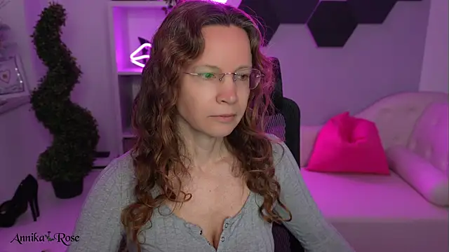 AnnikaRose online show from February 3, 2026, 8:19 am