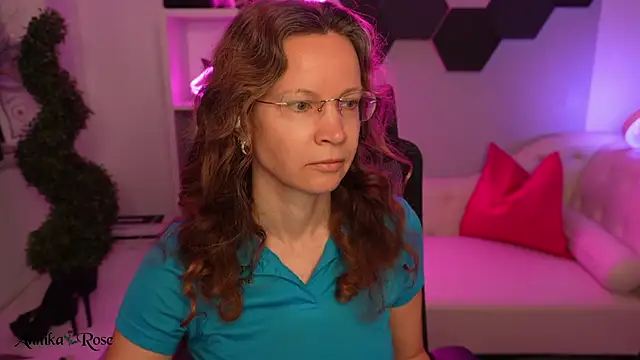 AnnikaRose online show from February 13, 2026, 6:42 am