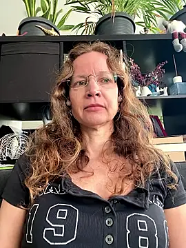 AnnikaRose online show from March 13, 2026, 6:42 am