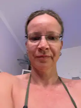 Snapshot of AnnikaRose chatting on July 7, 2026, 2:58 am AnnikaRose online show from July 7, 2026, 2:58 am