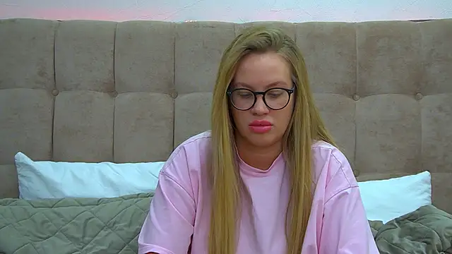 MariaNeumann online show from January 18, 2025, 6:43 pm