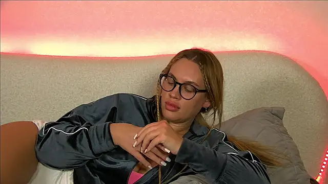 MariaNeumann online show from January 22, 2025, 3:40 pm