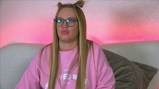 MariaNeumann online show from February 26, 2025, 1:19 pm