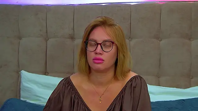 MariaNeumann online show from September 13, 2025, 6:29 pm