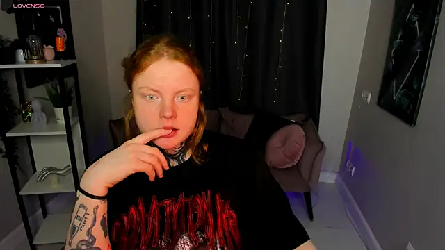 Cassie xKiss online show from November 15, 2025, 8:49 pm