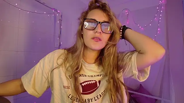 Giia paiige18 online show from February 3, 2026, 10:37 pm