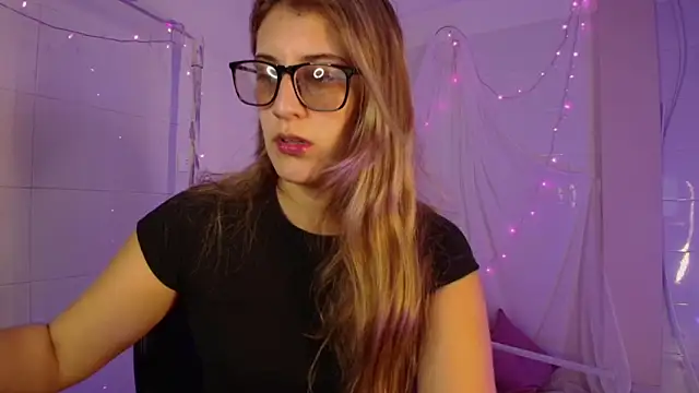 Giia paiige18 online show from February 13, 2026, 1:40 pm