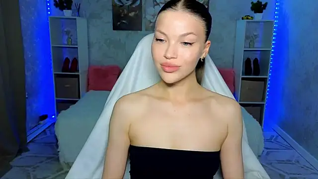 Snapshot of EmmyMills chatting on June 15, 2026, 6:21 pm EmmyMills online show from June 15, 2026, 6:21 pm
