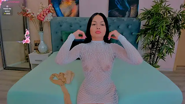 MichelleReys online show from February 6, 2025, 8:56 pm