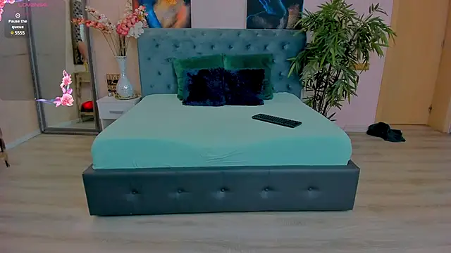 MichelleReys online show from February 12, 2025, 3:18 am