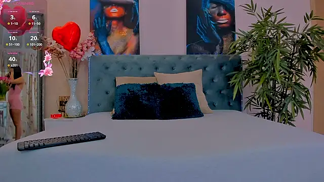 MichelleReys online show from March 7, 2025, 9:06 pm