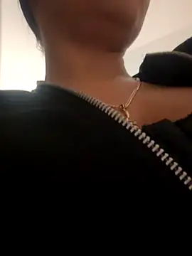 MichelleReys online show from September 15, 2025, 4:07 pm