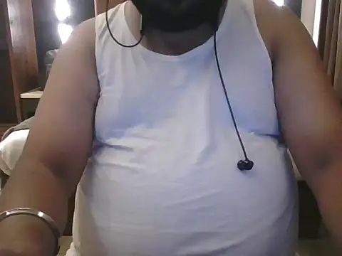 Hunk-Hand6 online show from October 12, 2025, 3:00 pm