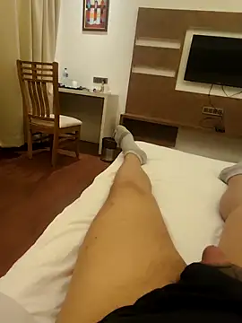 Hunk-Hand6 online show from December 20, 2025, 12:12 pm