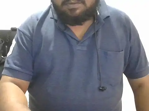 Hunk-Hand6 online show from April 23, 2026, 9:28 pm