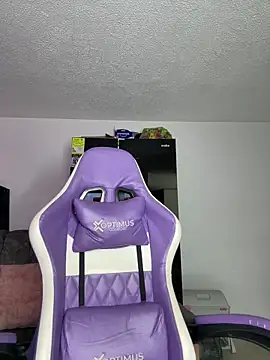 Miaa love6969 online show from April 8, 2026, 12:10 am