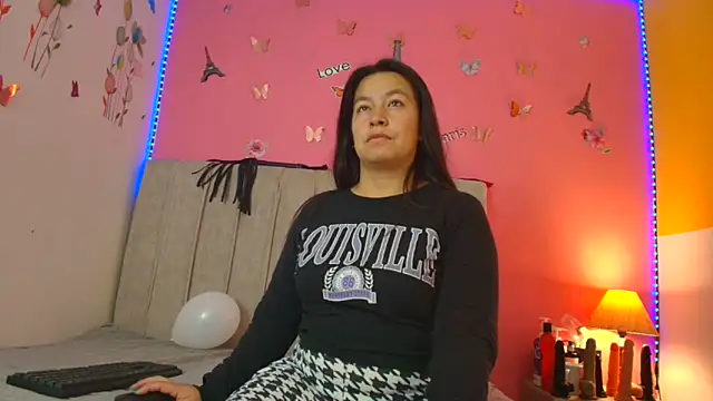 monickhot303av online show from March 12, 2025, 7:17 pm