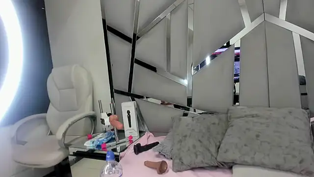 Catherinee69 x online show from December 15, 2024, 7:35 am