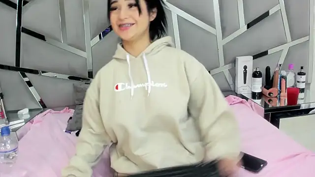 Catherinee69 x online show from December 16, 2024, 9:35 am