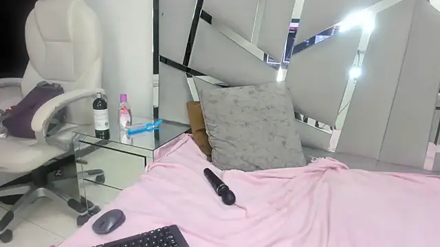 Catherinee69 x online show from December 23, 2024, 9:49 am