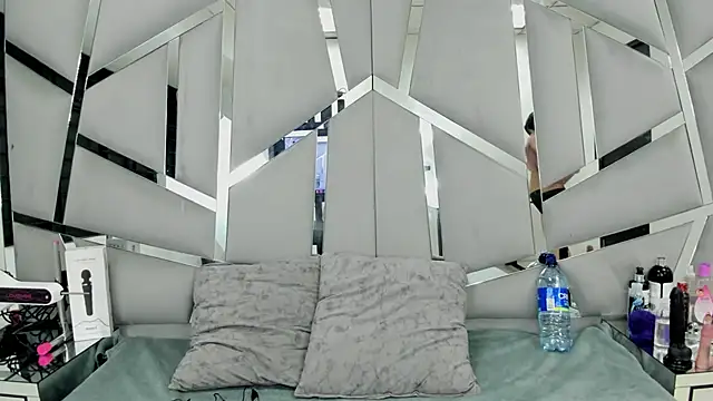 Catherinee69 x online show from February 12, 2025, 4:12 am