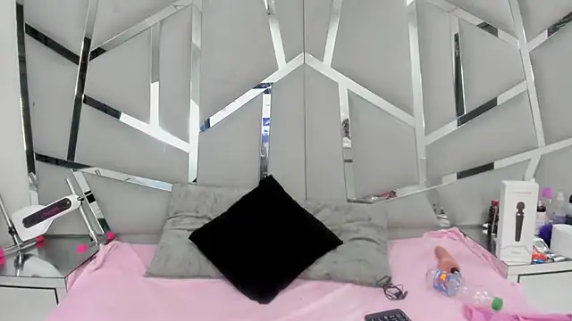 Catherinee69 x online show from February 24, 2025, 3:23 am