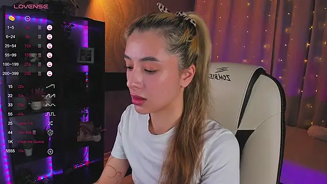 DarlaLike online show from March 7, 2025, 4:35 am