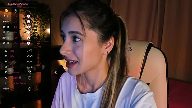 DarlaLike online show from September 28, 2025, 4:07 am