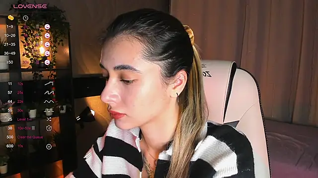 DarlaLike online show from December 4, 2025, 3:38 am