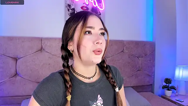 lunar leen online show from February 1, 2025, 6:51 pm