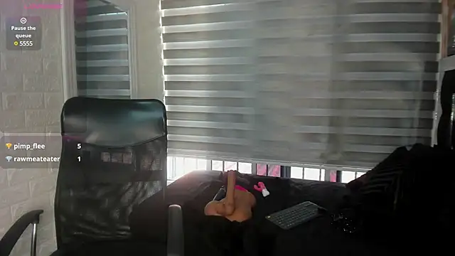 charlotte  G online show from February 12, 2025, 4:33 pm