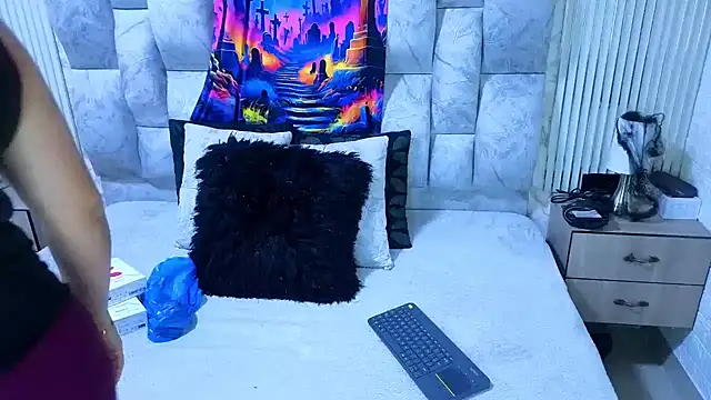 charlotte  G online show from October 18, 2025, 11:00 am