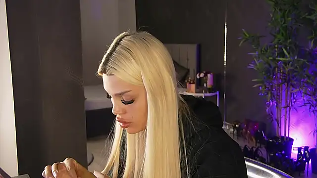shayblonde online show from March 11, 2025, 4:43 am