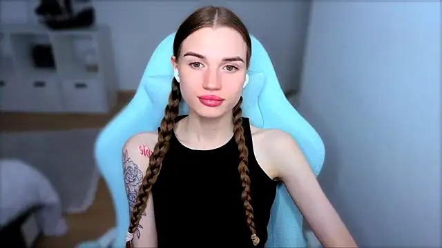 StellaLawless online show from October 3, 2025, 8:28 pm