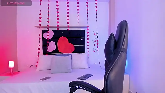 Snapshot of MarilynSmIith chatting on February 18, 2026, 11:39 am MarilynSmIith online show from February 18, 2026, 11:39 am