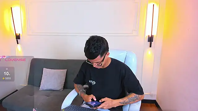 Paradise boy s online show from April 20, 2026, 2:31 pm